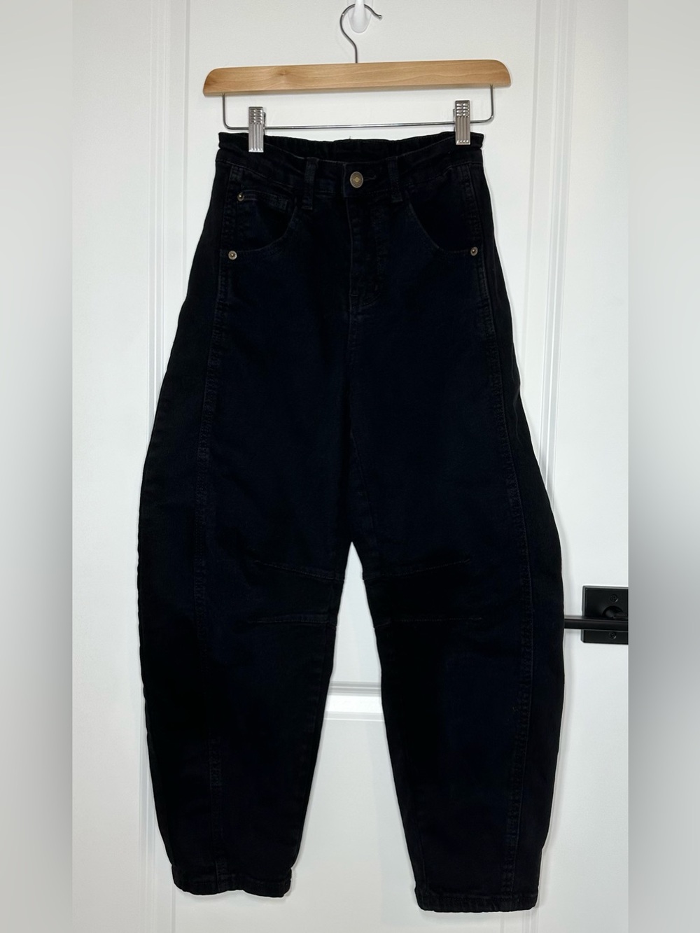 Women’s black Barrel Jeans